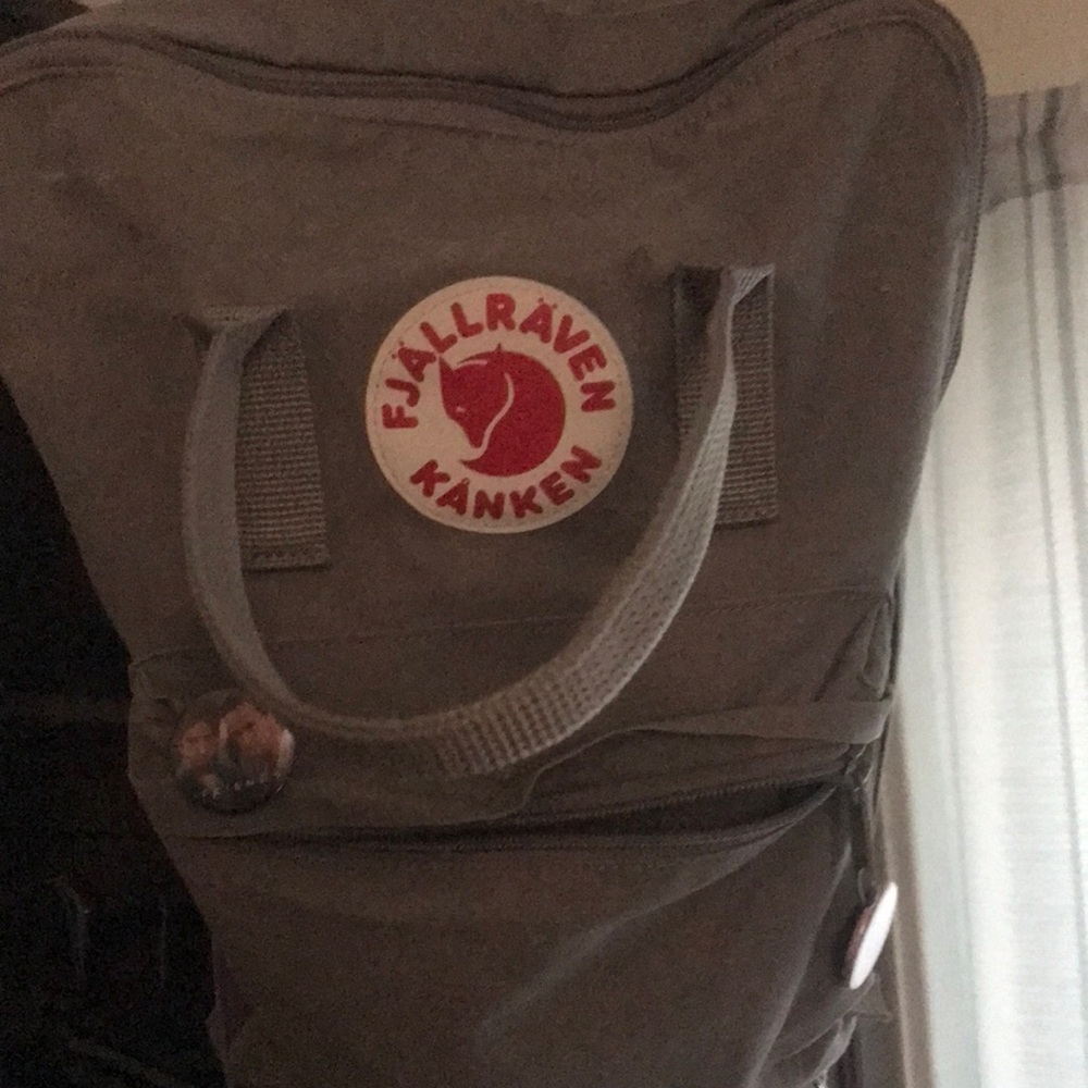 A fJallraven kanken vsco girl bag grey
